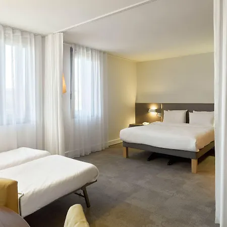 Paris Nord 18ème Hotel 4*