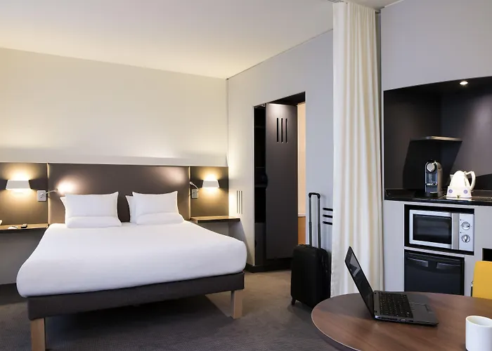 Hotel Paris Nord 18eme 4*